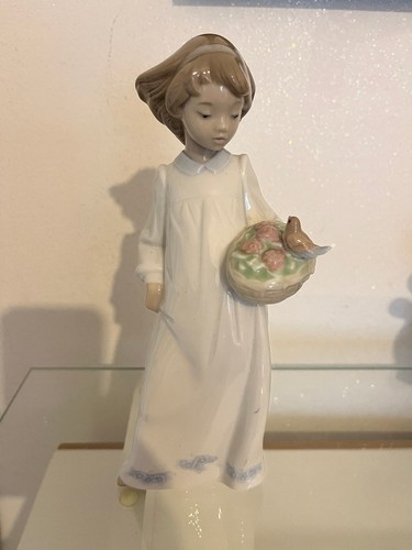 Nao lladro figurine girl - lladro,