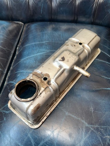 Engine rocker cover triumph - engine,