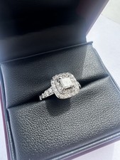 Beautiful 18ct white gold