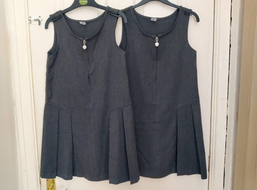 Set school pinafores - of, 2
