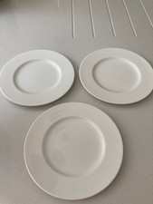 Wedgwood Vintage White Dinner Plates set of 3 in Very Good Condition