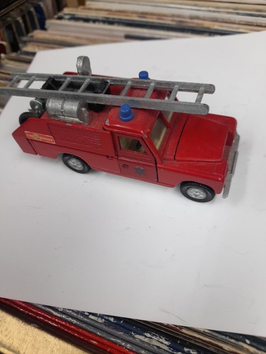Dinky toys 109 land rover - dinky,
