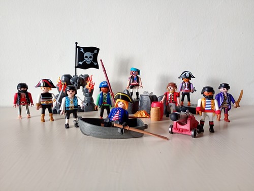 Playmobil pirate hideout - playmobil,