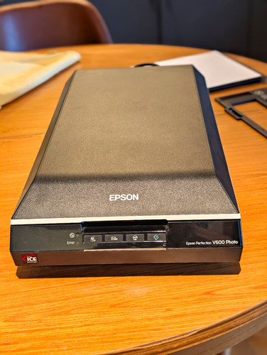 Epson perfection v600 photo - epson,