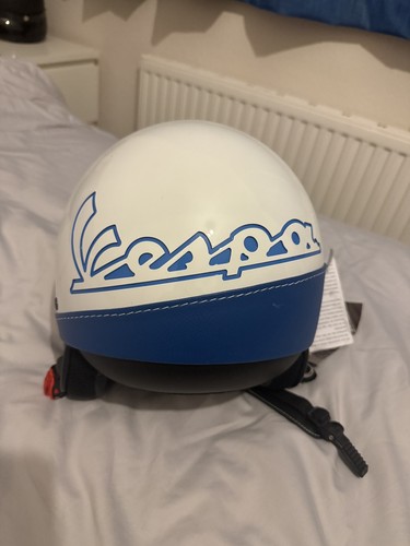 Vespa crash helmets medium - vespa,