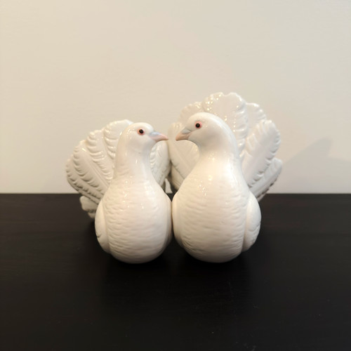 Lladro couple doves kissing - lladro,
