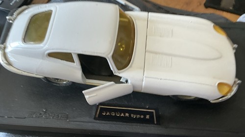 Jaguar type not - 1:43, perfect