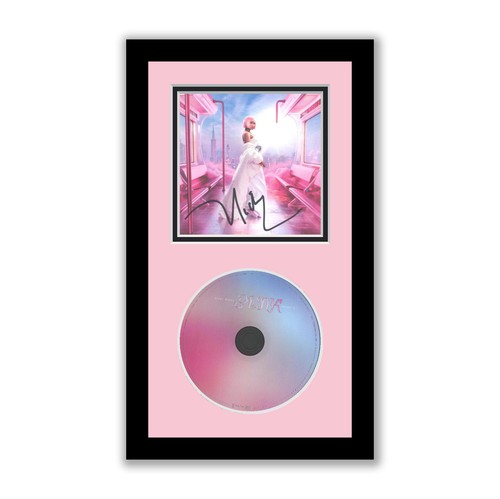 Nicki minaj autographed signed - nicki,