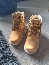 Unisex adult/teens CAT boots. Size 4. Used, good condition, some signs of wear