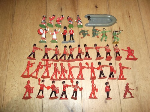 Vintage plastic toy soldiers - plastic,