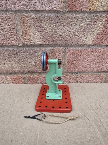 Mamod steam engine - power, press