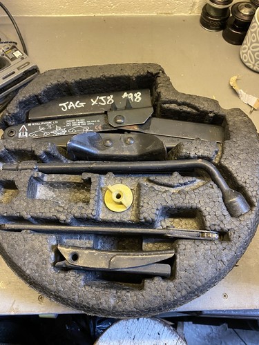 Jaguar xj8 jack kit - jack,