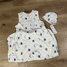 New Grow Grows baby white / blue stars & moon print sleep bag + hat 0.5 tog