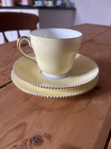 Vintage wedgewood yellow april - vintage,