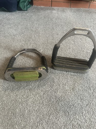 Stirrup irons 4 - 4, 3/4”