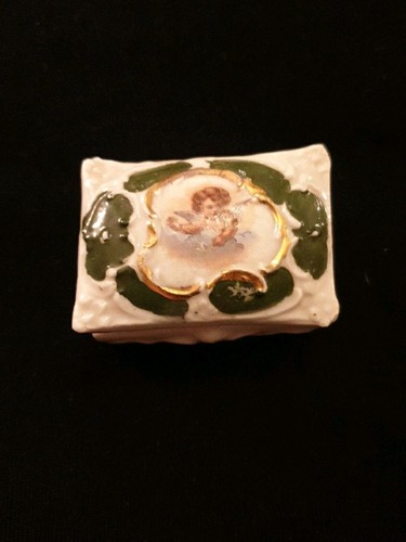 Tiny trinket pill box - tiny, trinket/pill