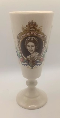 Ceramic pottery queen - ,
