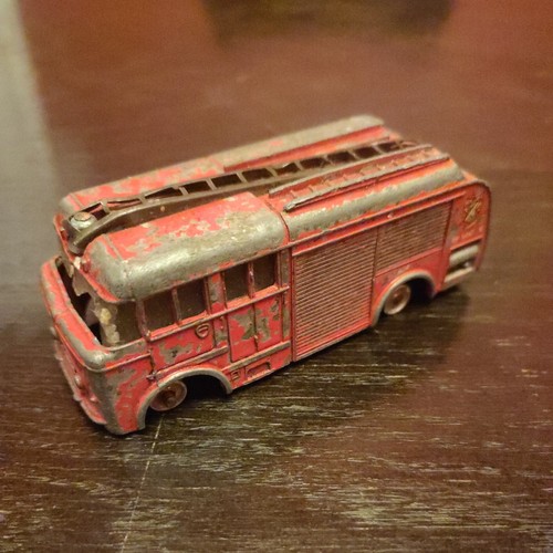 Dinky toys bedford fire engine - dinky,