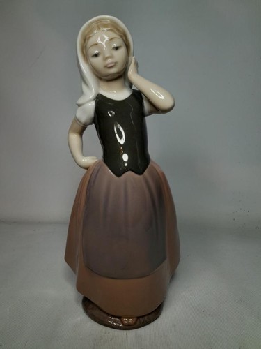 Nao lladro girl with - lladro, brown