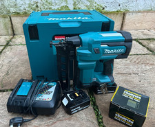 Makita DBN600RTJ 64mm 18V 2 x