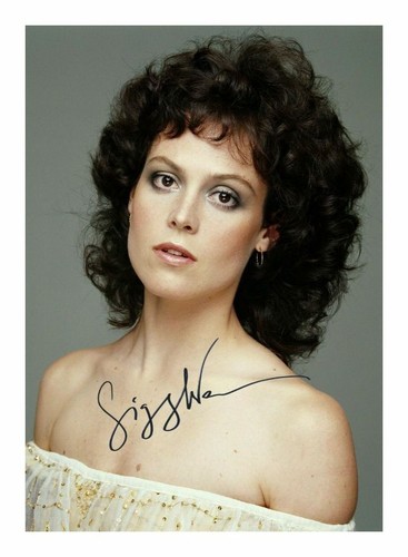 Sigourney weaver autograph - weaver,