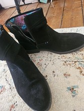 Black Suede MOSHULU Ancle Boots  Size 6,5