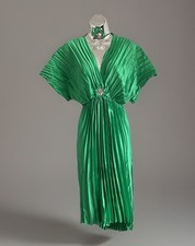 New Collection. Green Pleated Dip Hem Dress Size 10