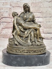 MICHELANGELO`S PIETA Statue