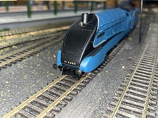Hornby  R3173 Class A4 Mallard  75th Speed Record Anniversary Special  Edition