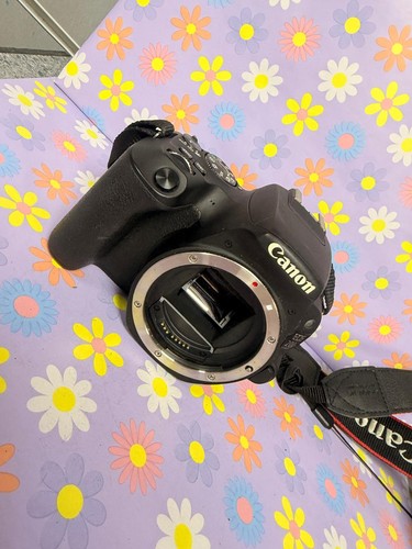 Canon eos 200d body - only,