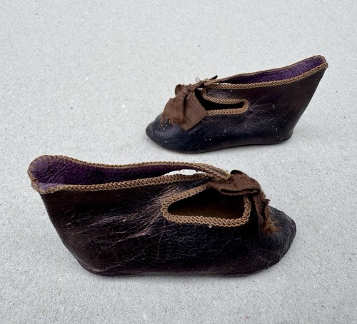 Rare shoes bee antique - bee,