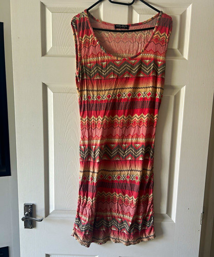 Select pink geometric shift - geometric,