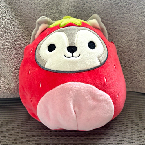 Squishmallows small strawberry - small,