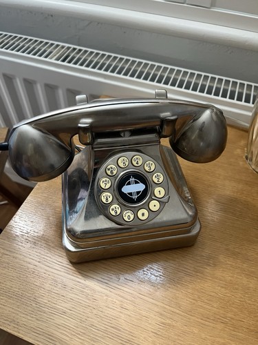 Wild wolf lobby - "lobby, phone"