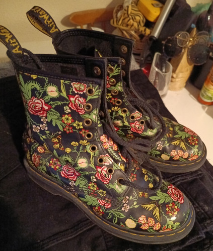 Martens floral boots size - dr, 6