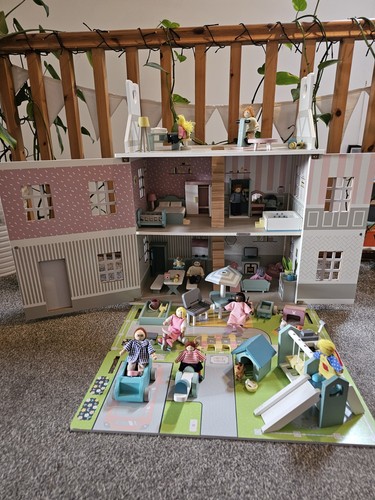 Wooden dolls house - house, complete
