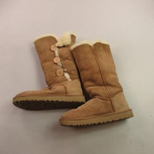 UGG Women's Bailey Button II
