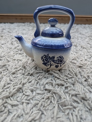 Vintage collectable blue and - collectable,