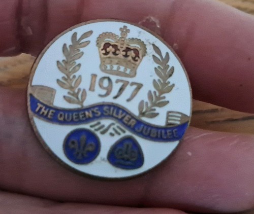 Vintage 1977 queens - queens, silver