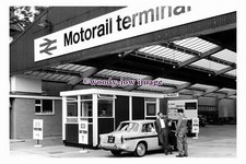pu3131 - BR - Car arrives at