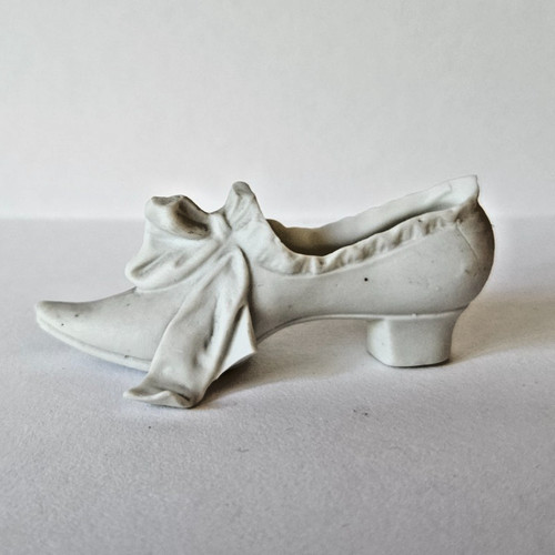 Ceramic porcelain dress - , shoe