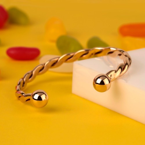 Pre owned 9ct yellow gold - yellow,