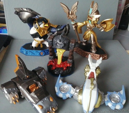 Skylanders figures vehicles - /,