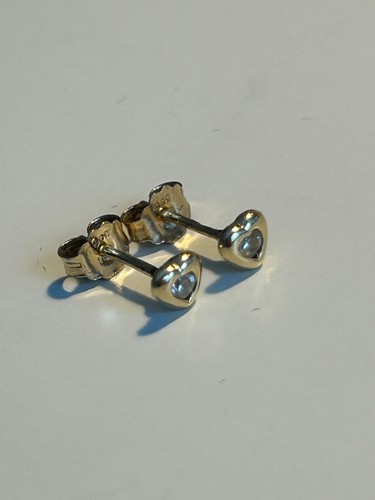 14ct small yellow gold - , stud