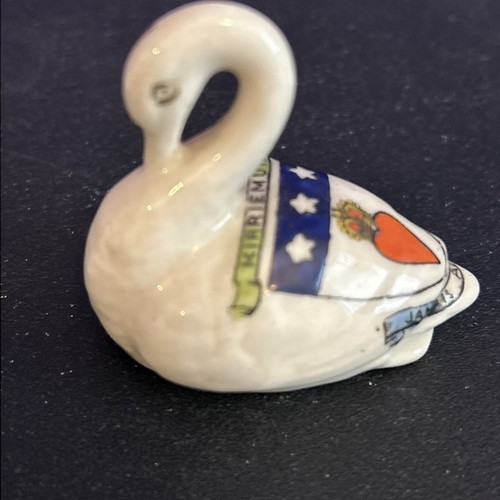 Kirriemuir crested china swan - china,