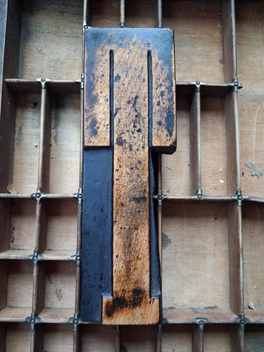 Huge wooden letterpress - huge,