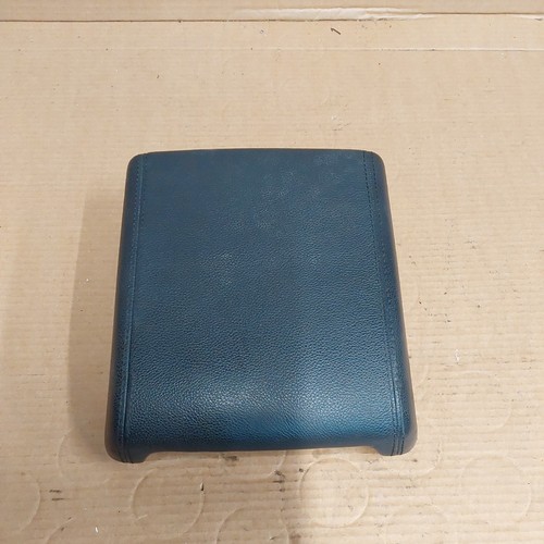 Centre console armrest - armrest, for