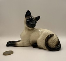 Beswick Siamese Cat Lying Facing Left RARE (1558)