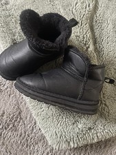 Black shearing style Boots Children’s Size 11