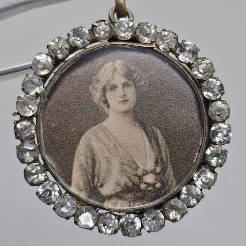 Antique victorian photo - victorian, locket